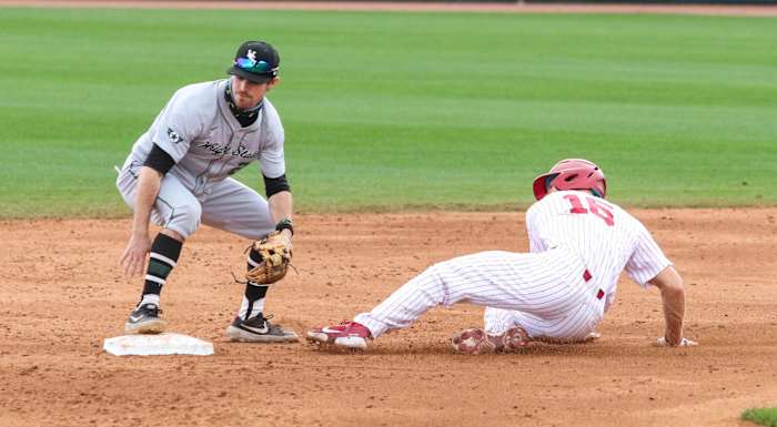 SF Giants prospect Damon Dues fielding a throw at second base during college career at Wright State.